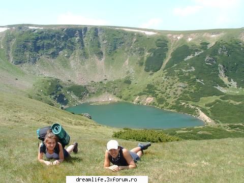 child time....me ruscsac),o prietena buna mea+in fundal lacul iezerul mare din m-tii candrel. MotorManiak