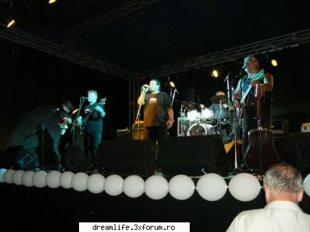 This is me....and my shit;) - Poza de la concertul Phoenix, la care am fost - Despre Noi